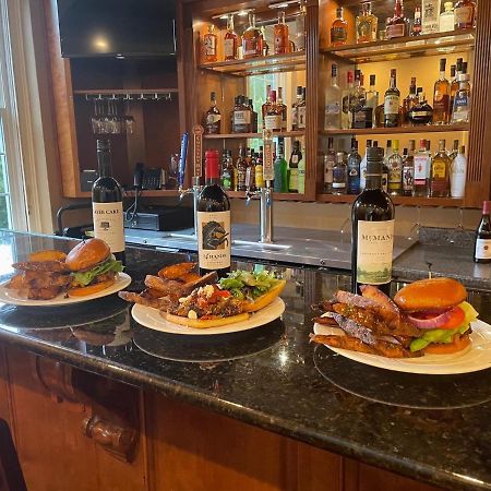 Versailles The Woodford Inn מראה חיצוני תמונה